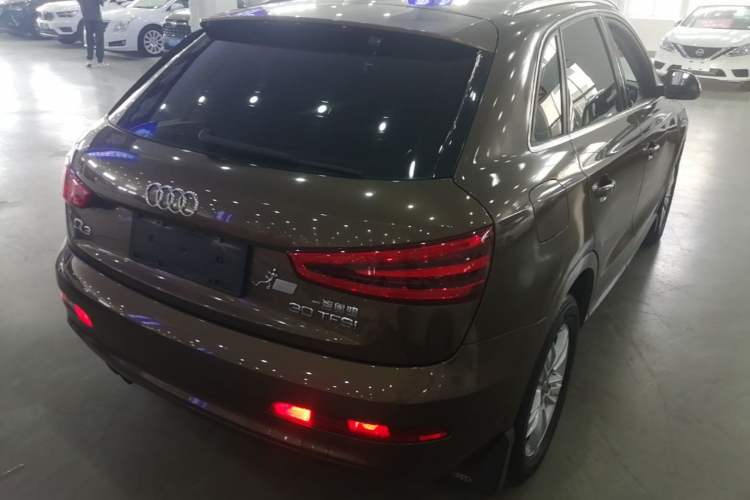 Used Audi Q3 2015 30 TFSI Comfort Model Rear Right 45 Deg