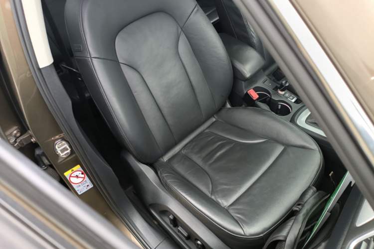 Used Audi Q3 2015 35 TFSI quattro Technology Edition Right Front Seat