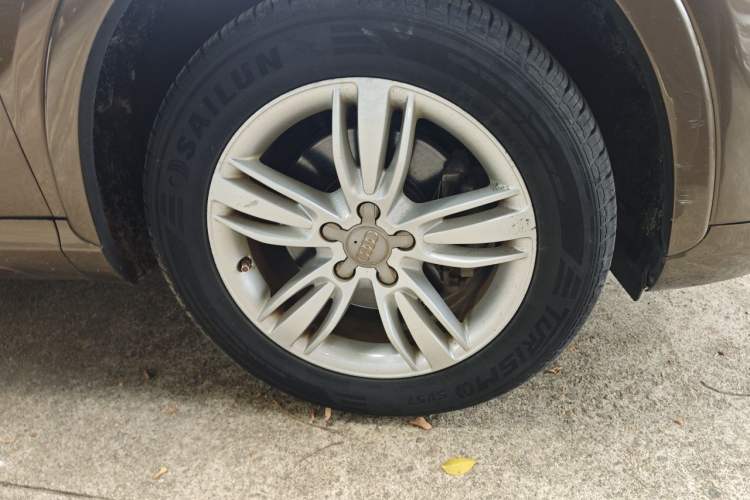 Used Audi Q3 2015 30 TFSI Comfort Model Right Front Wheel Hub
