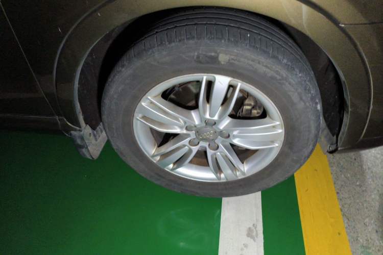 Used Audi Q3 2015 35 TFSI Comfort Model Right Front Wheel Hub