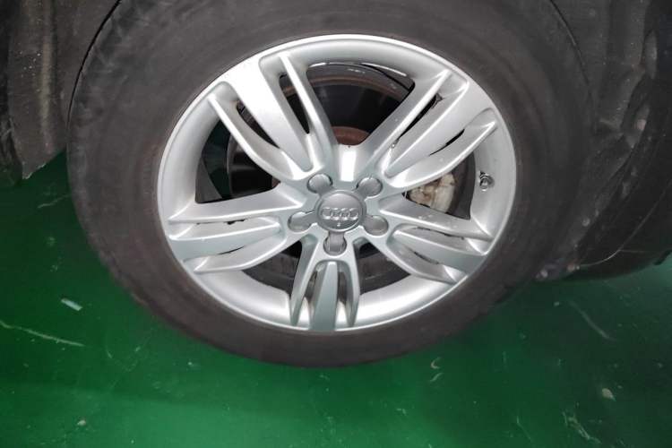 Used Audi Q3 2015 35 TFSI Comfort Model Right Front Wheel Hub