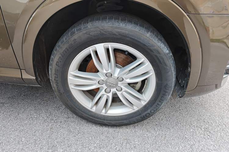 Used Audi Q3 2015 30 TFSI Comfort Model Right Front Wheel Hub