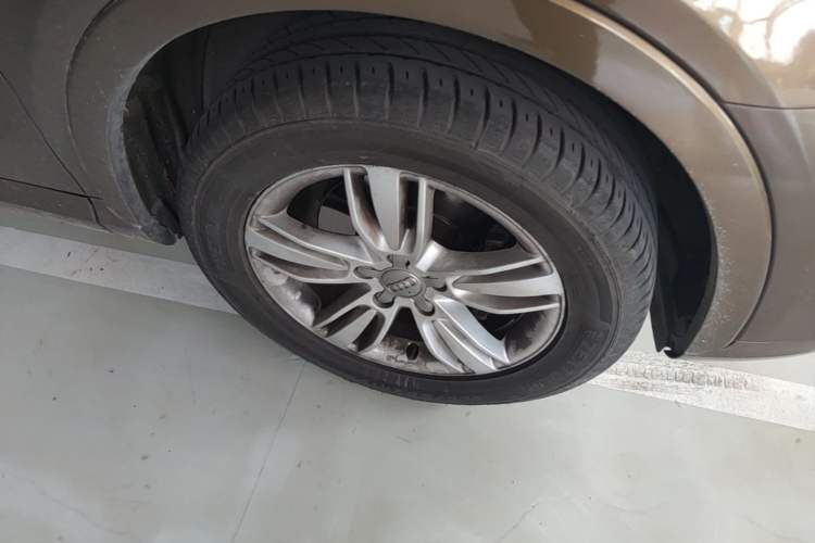 Used Audi Q3 2015 35 TFSI Comfort Model Right Front Wheel Hub