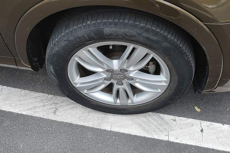 Used Audi Q3 2015 30 TFSI Comfort Model Right Front Wheel Hub