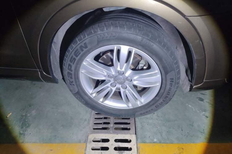 Used Audi Q3 2015 35 TFSI Comfort Model Right Front Wheel Hub