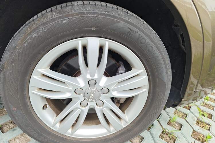 Used Audi Q3 2015 35 TFSI Comfort Model Right Front Wheel Hub