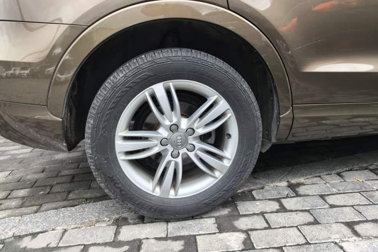 Used Audi Q3 2015 35 TFSI Comfort Model Right Rear Wheel Hub