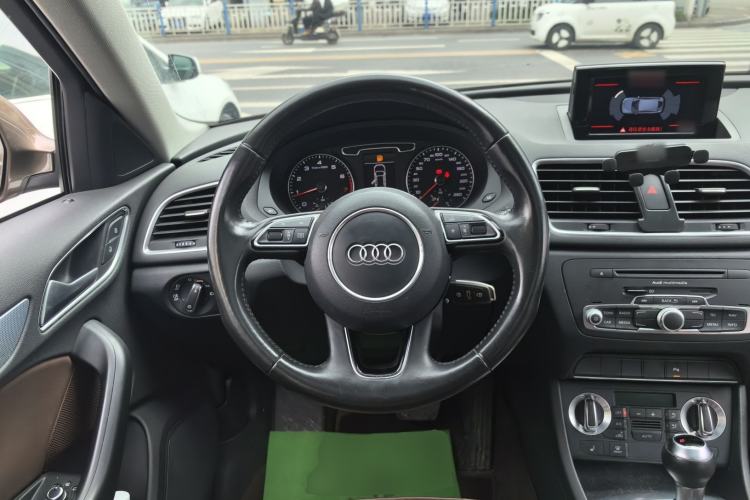 Used Audi Q3 2015 35 TFSI Comfort Model Steering Wheel
