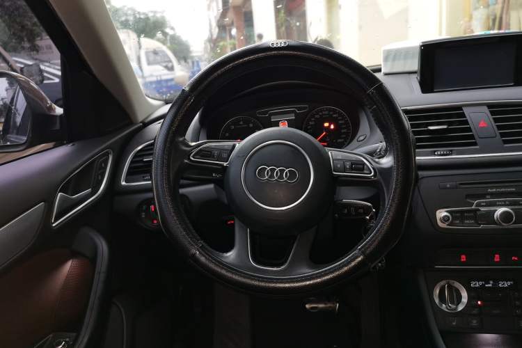 Used Audi Q3 2015 35 TFSI quattro Technology Edition Steering Wheel
