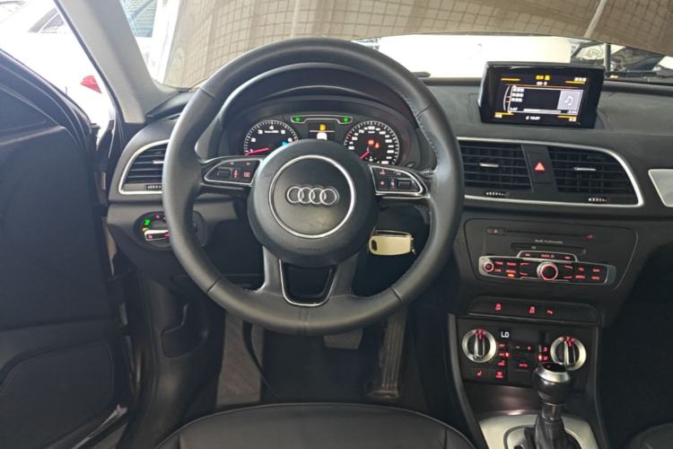 Used Audi Q3 2015 35 TFSI Comfort Model Steering Wheel