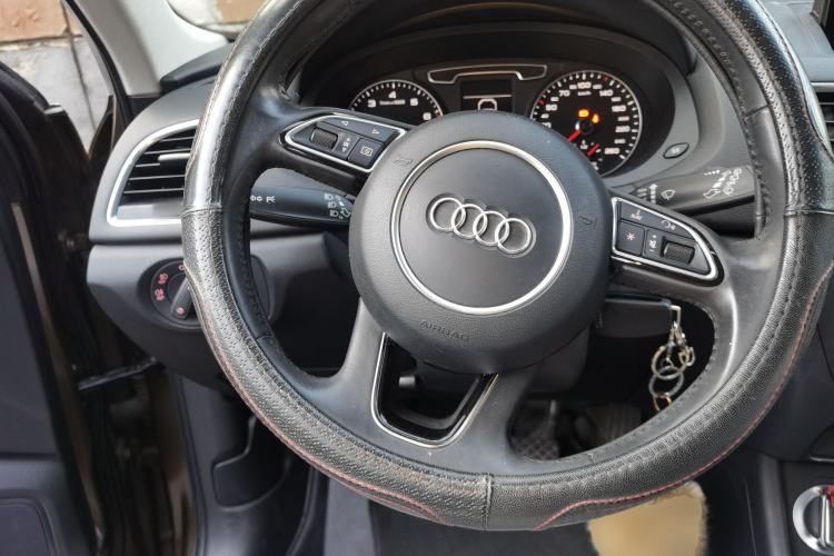 Used Audi Q3 2015 35 TFSI Ambition Edition Steering Wheel