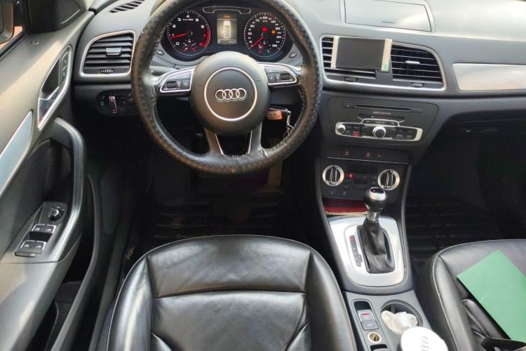 Used Audi Q3 2015 35 TFSI Comfort Model Steering Wheel