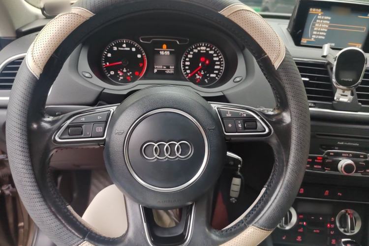 Used Audi Q3 2015 35 TFSI Comfort Model Steering Wheel