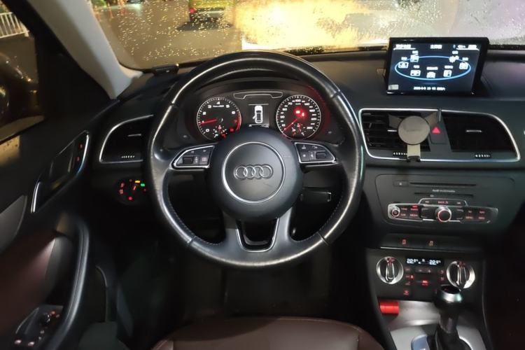 Used Audi Q3 2015 30 TFSI Ambition Edition Steering Wheel