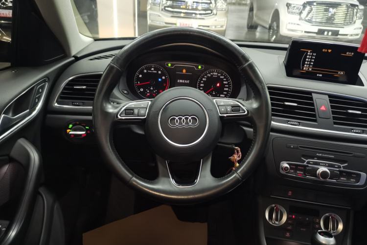 Used Audi Q3 2015 30 TFSI Comfort Model Steering Wheel