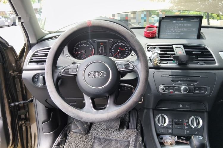 Used Audi Q3 2015 35 TFSI Comfort Model Steering Wheel