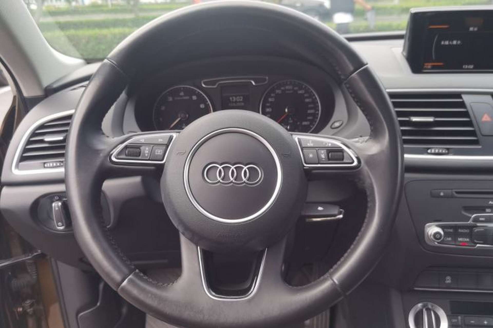 Used Audi Q3 2015 35 TFSI Comfort Model Steering Wheel
