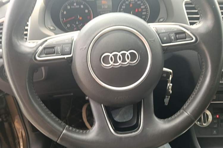 Used Audi Q3 2015 30 TFSI Comfort Model Steering Wheel