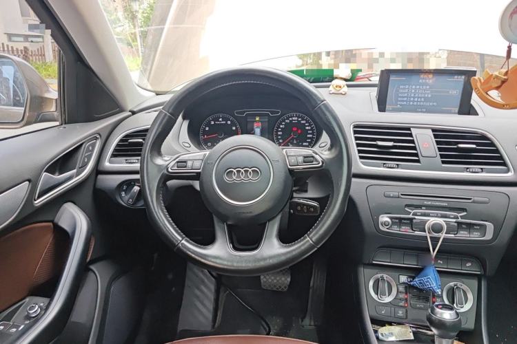 Used Audi Q3 2015 35 TFSI quattro Technology Edition Steering Wheel