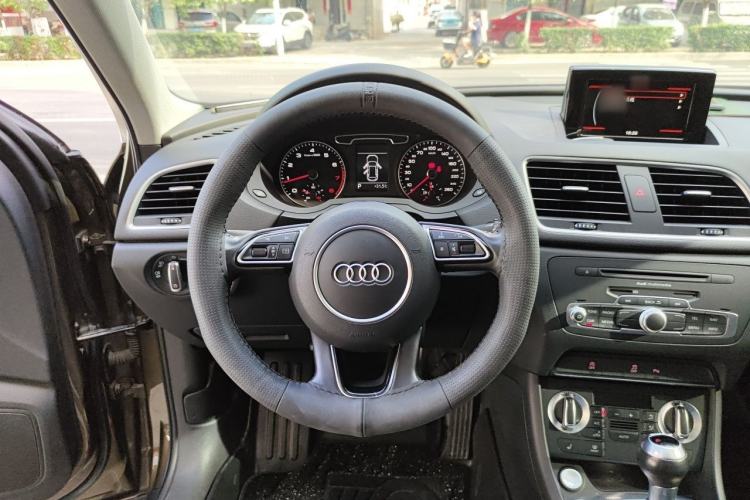 Used Audi Q3 2015 35 TFSI Comfort Model Steering Wheel