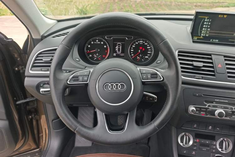 Used Audi Q3 2015 35 TFSI Comfort Model Steering Wheel