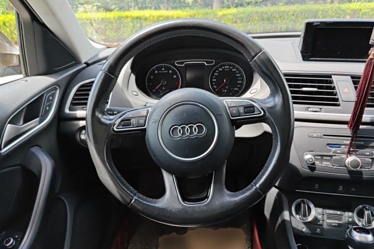 Used Audi Q3 2015 35 TFSI quattro Comfort model Steering Wheel