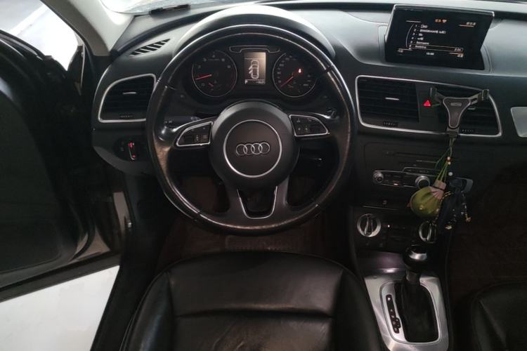 Used Audi Q3 2015 35 TFSI Comfort Model Steering Wheel