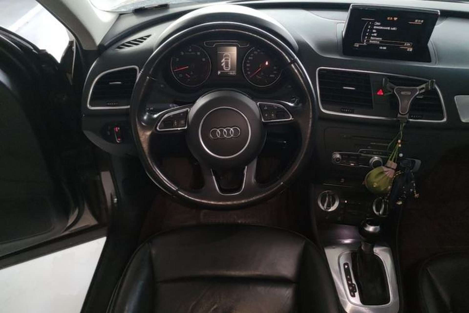 Used Audi Q3 2015 35 TFSI Comfort Model Steering Wheel