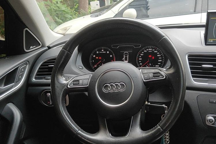 Used Audi Q3 2015 30 TFSI Comfort Model Steering Wheel