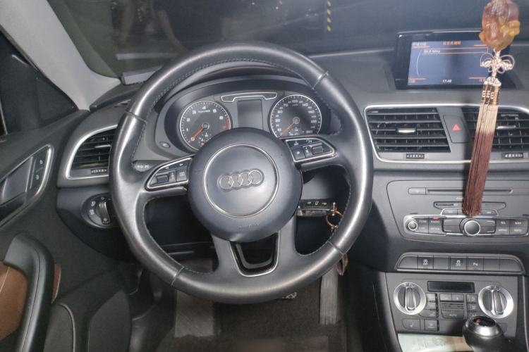 Used Audi Q3 2015 35 TFSI Comfort Model Steering Wheel