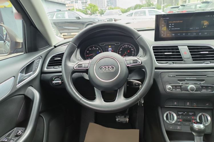 Used Audi Q3 2015 35 TFSI quattro Technology Edition Steering Wheel