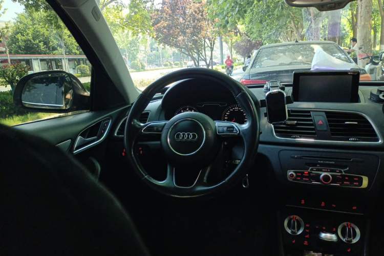 Used Audi Q3 2015 35 TFSI quattro Technology Edition Steering Wheel