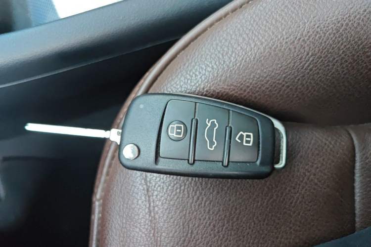 Used Audi Q3 2015 30 TFSI Comfort Model Vehicle Key