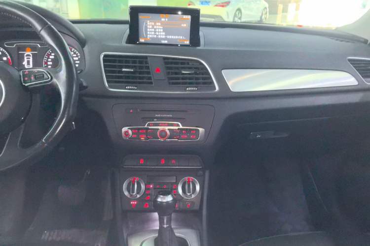 Used Audi Q3 2015 35 TFSI Comfort Model Audio And AC Panel
