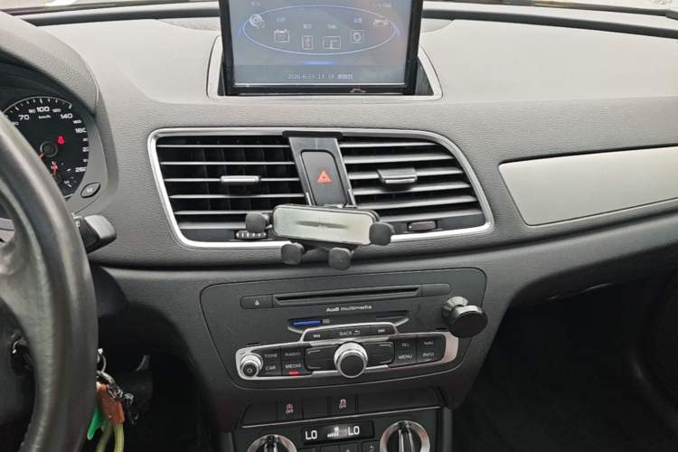 Used Audi Q3 2015 30 TFSI Ambition Edition Audio And AC Panel