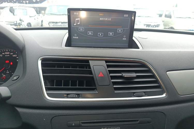 Used Audi Q3 2015 30 TFSI Ambition Edition Audio And AC Panel