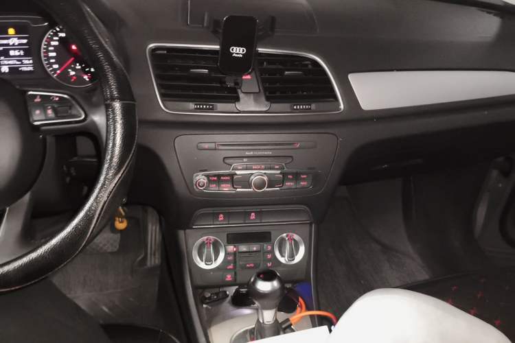 Used Audi Q3 2015 30 TFSI Comfort Model Audio And AC Panel