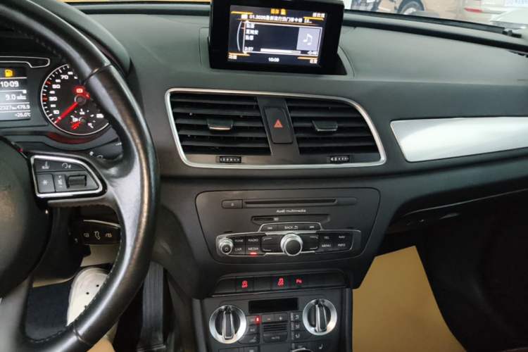 Used Audi Q3 2015 35 TFSI Comfort Model Audio And AC Panel