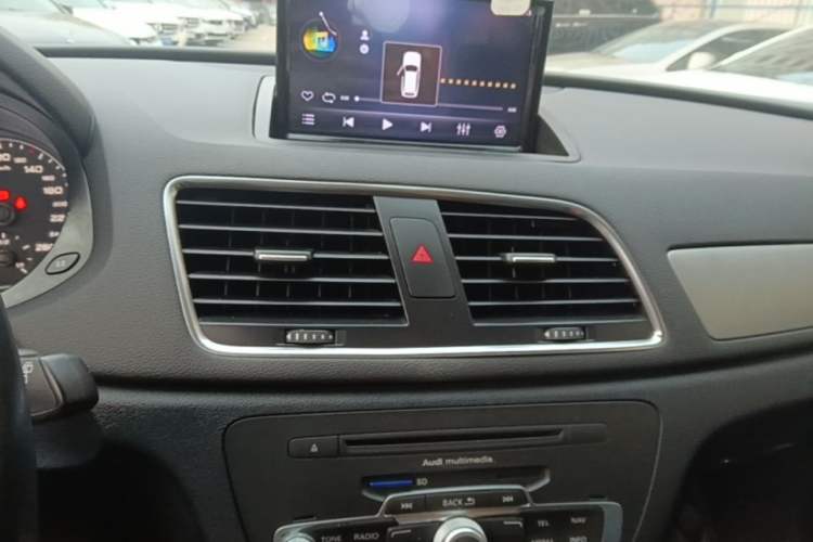 Used Audi Q3 2015 30 TFSI Ambition Edition Audio And AC Panel