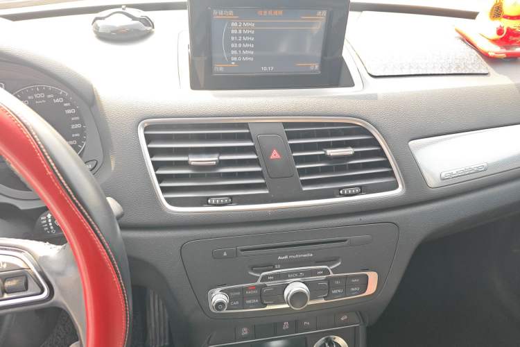 Used Audi Q3 2015 35 TFSI quattro Technology Edition Audio And AC Panel