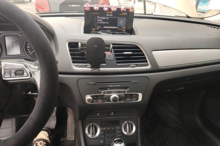 Used Audi Q3 2015 30 TFSI Ambition Edition Audio And AC Panel