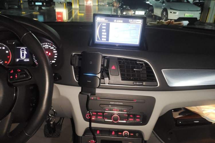 Used Audi Q3 2015 30 TFSI Comfort Model Audio And AC Panel