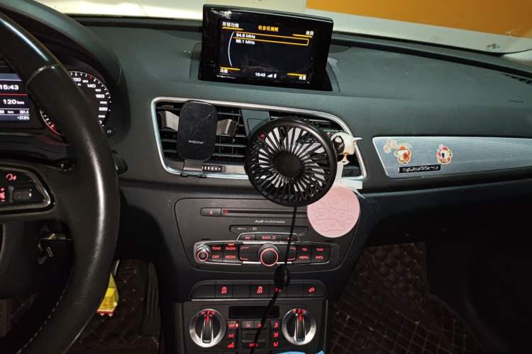 Used Audi Q3 2015 35 TFSI quattro Technology Edition Audio And AC Panel