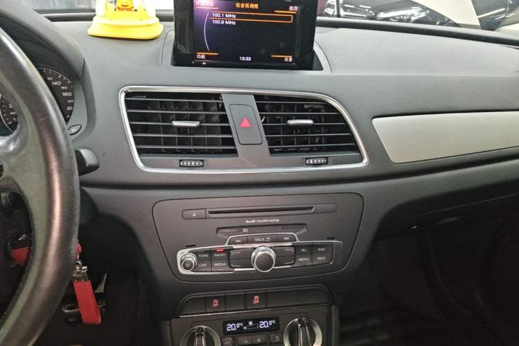 Used Audi Q3 2015 30 TFSI Ambition Edition Audio And AC Panel