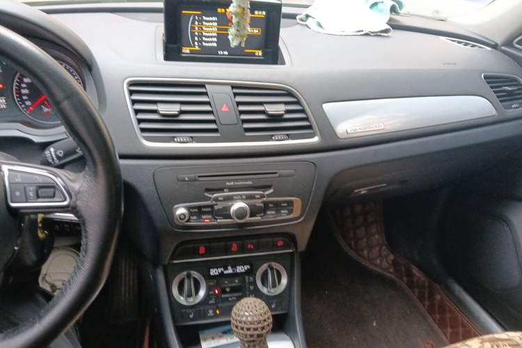 Used Audi Q3 2015 35 TFSI quattro Technology Edition Audio And AC Panel