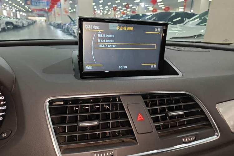 Used Audi Q3 2015 35 TFSI quattro Technology Edition Audio And AC Panel