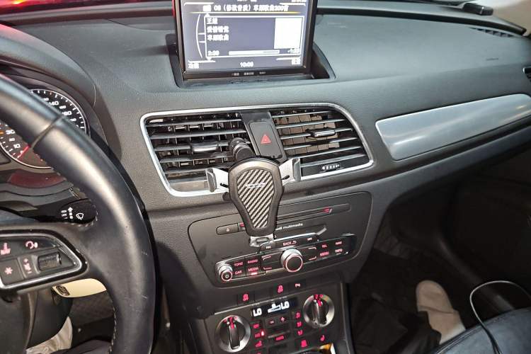 Used Audi Q3 2015 35 TFSI quattro Comfort model Audio And AC Panel