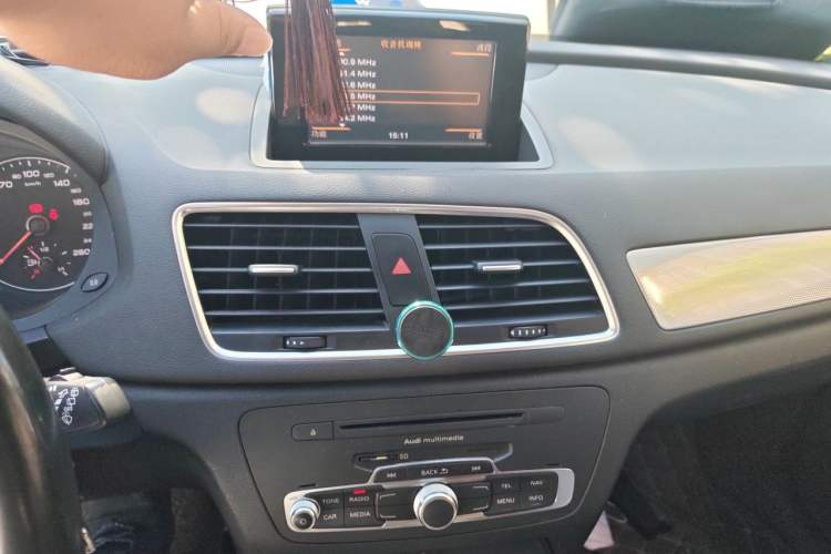 Used Audi Q3 2015 30 TFSI Comfort Model Audio And AC Panel