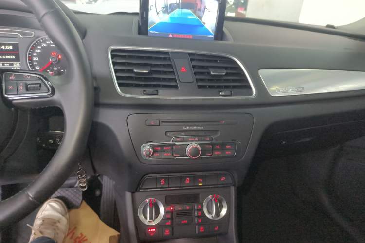 Used Audi Q3 2015 35 TFSI quattro Technology Edition Audio And AC Panel
