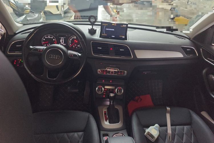 Used Audi Q3 2015 35 TFSI Ambition Edition Center Console